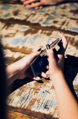 game bài di động Debet